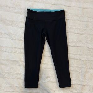 Ivivva by lululemon crop style reversible Black Leggings size youth 10
